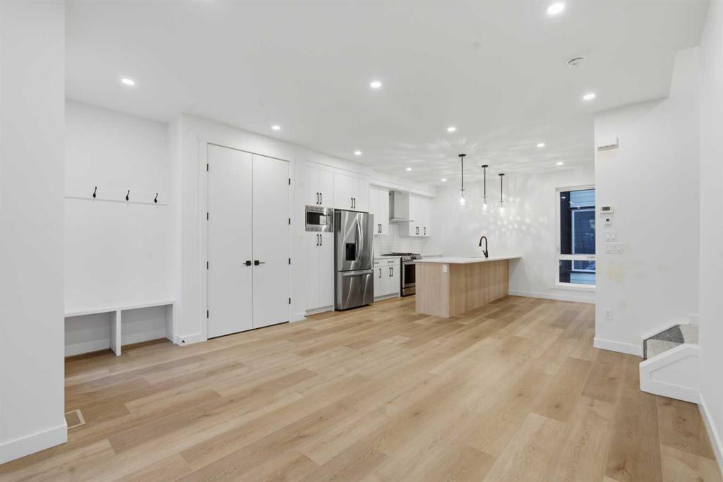 Picture for 102, 212 32 Avenue NE