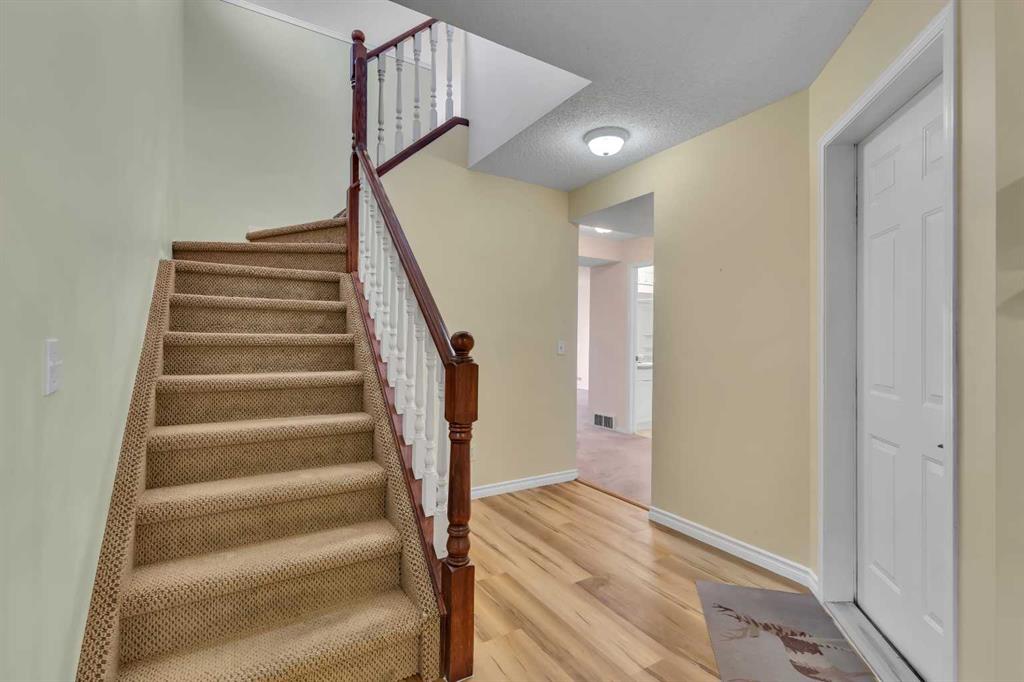 Picture for 140 Valley Ridge Heights NW