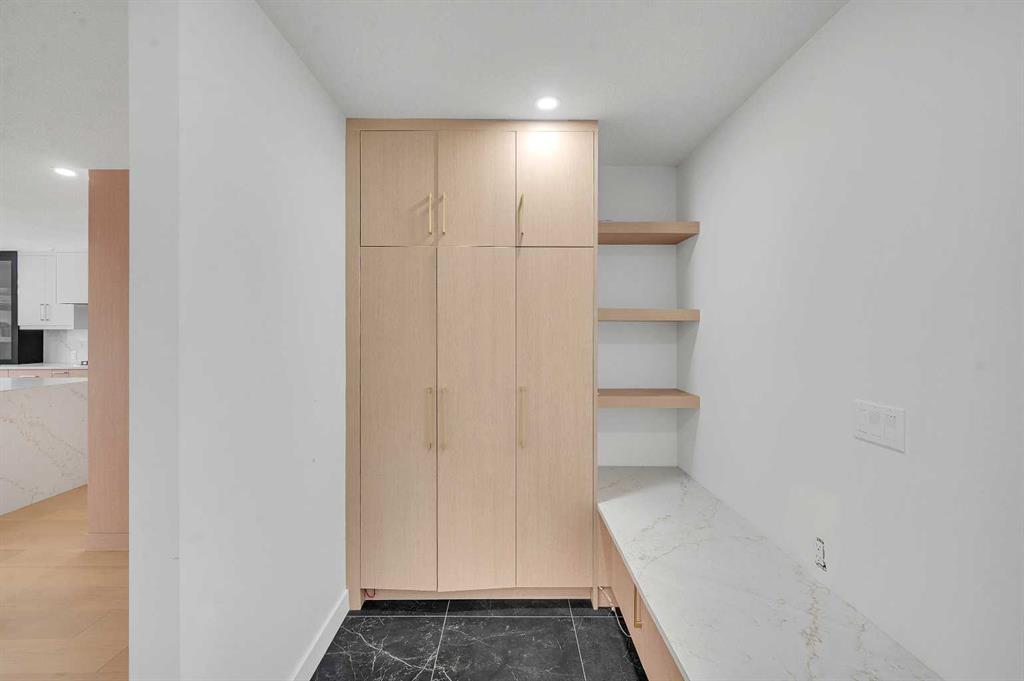 Picture for 4239 Vauxhall Crescent NW