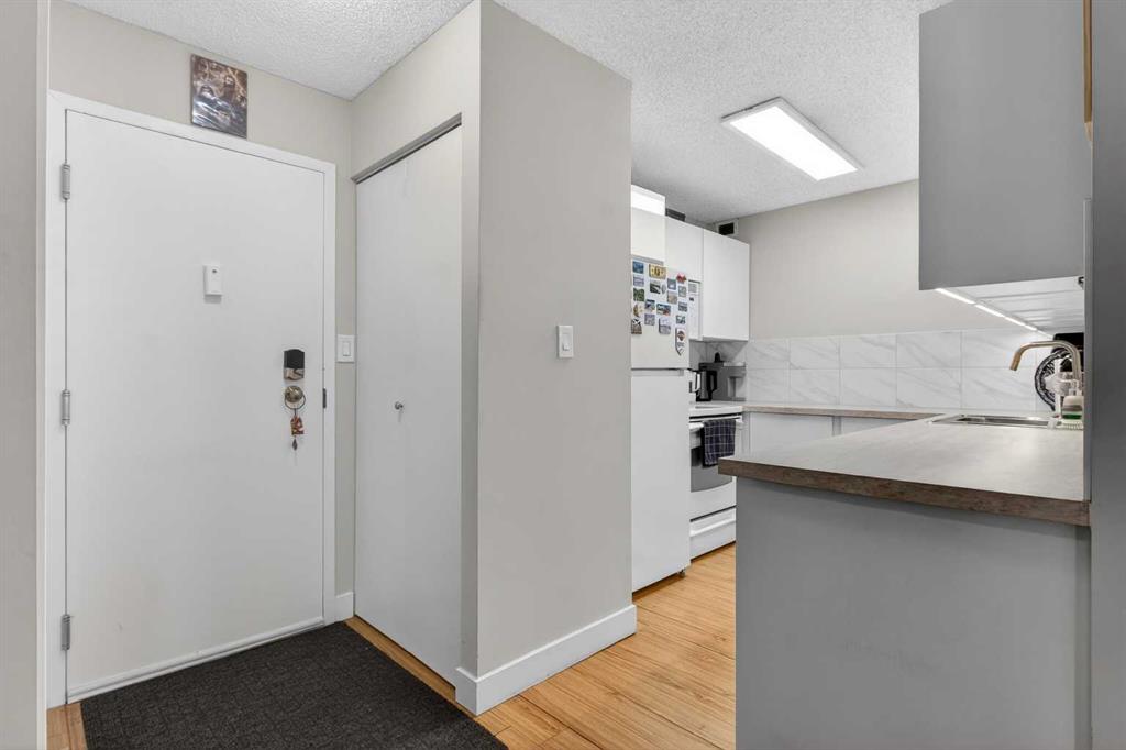 Picture for 202, 1011 12 Avenue SW