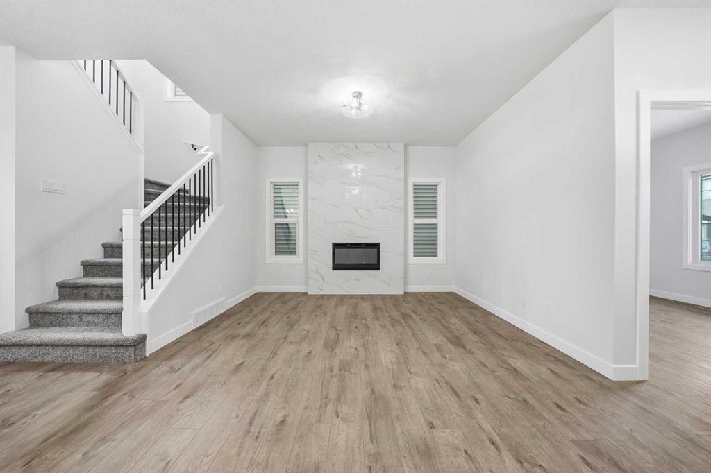 Picture for 596 Buffaloberry Manor SE