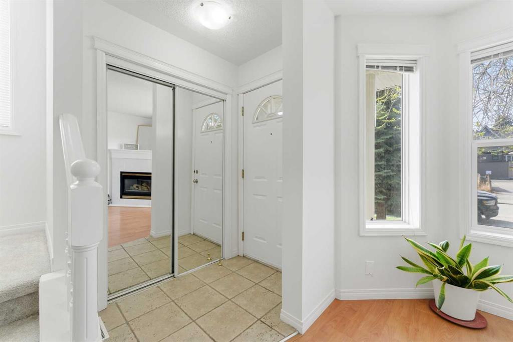 Picture for 1, 2106 35 Avenue SW