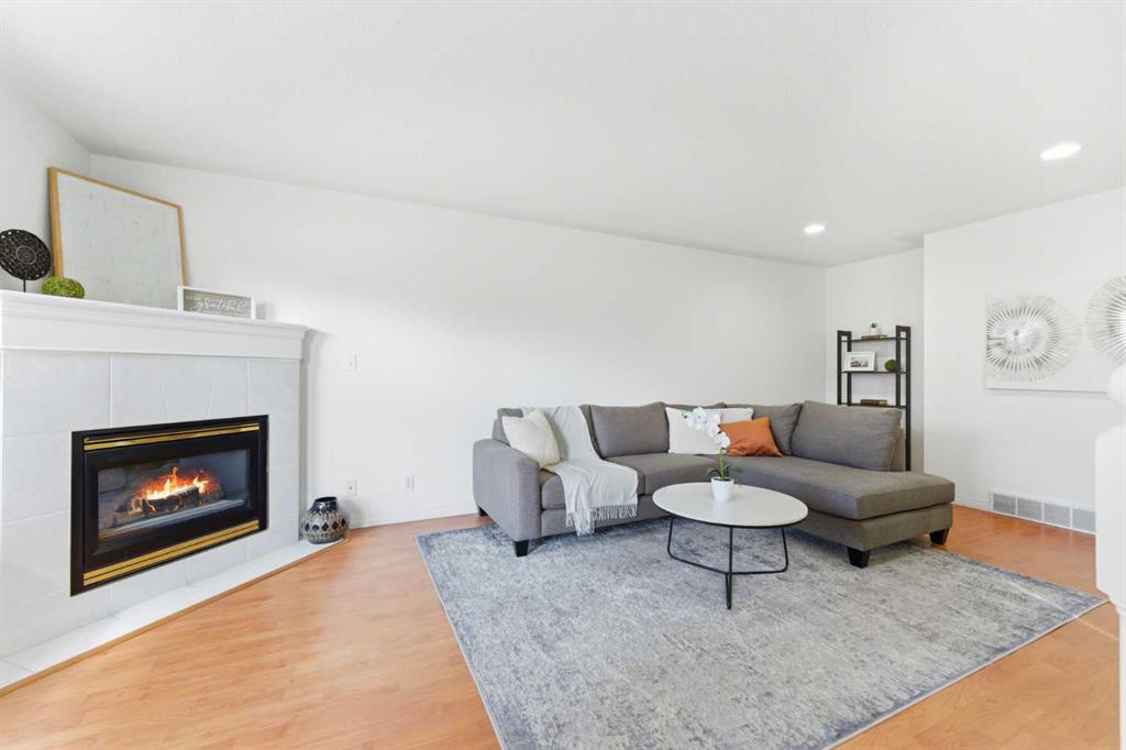 Picture for 1, 2106 35 Avenue SW