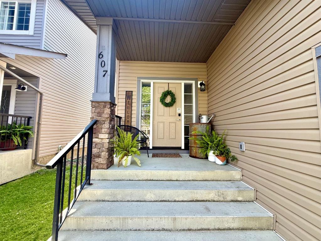 Picture for 607 Montgomery Close SE