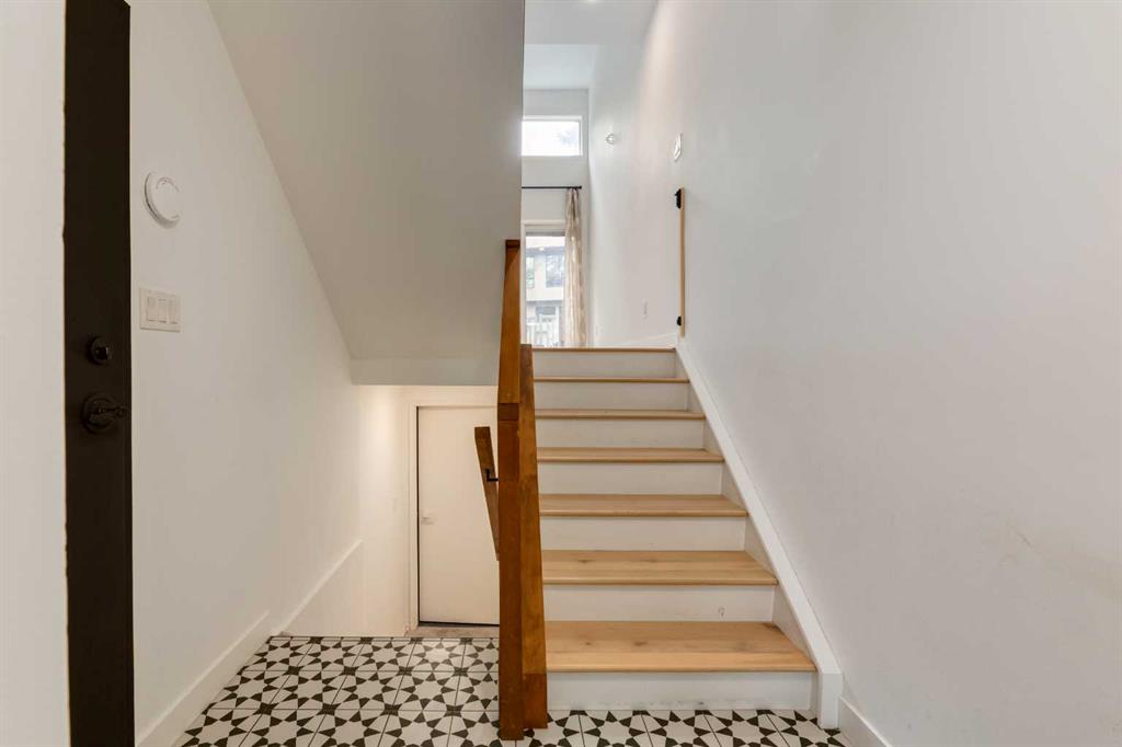 Picture for 256 Point Mckay Terrace NW