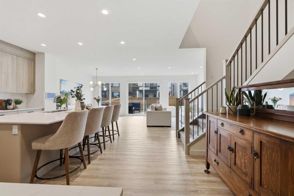 Picture for 13 Coulee Crescent SW