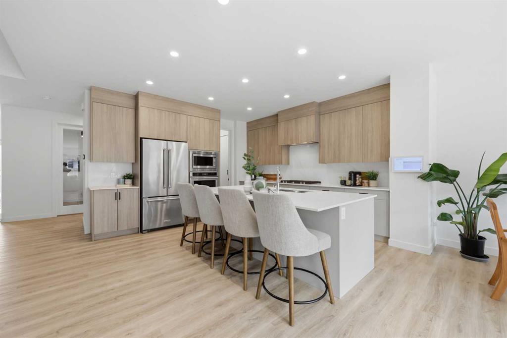 Picture for 13 Coulee Crescent SW