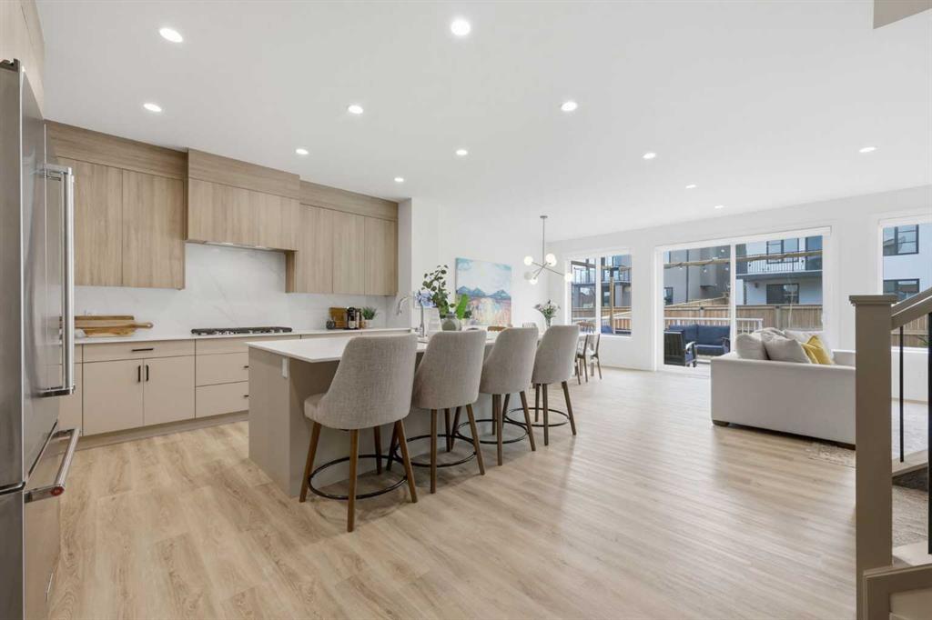 Picture for 13 Coulee Crescent SW