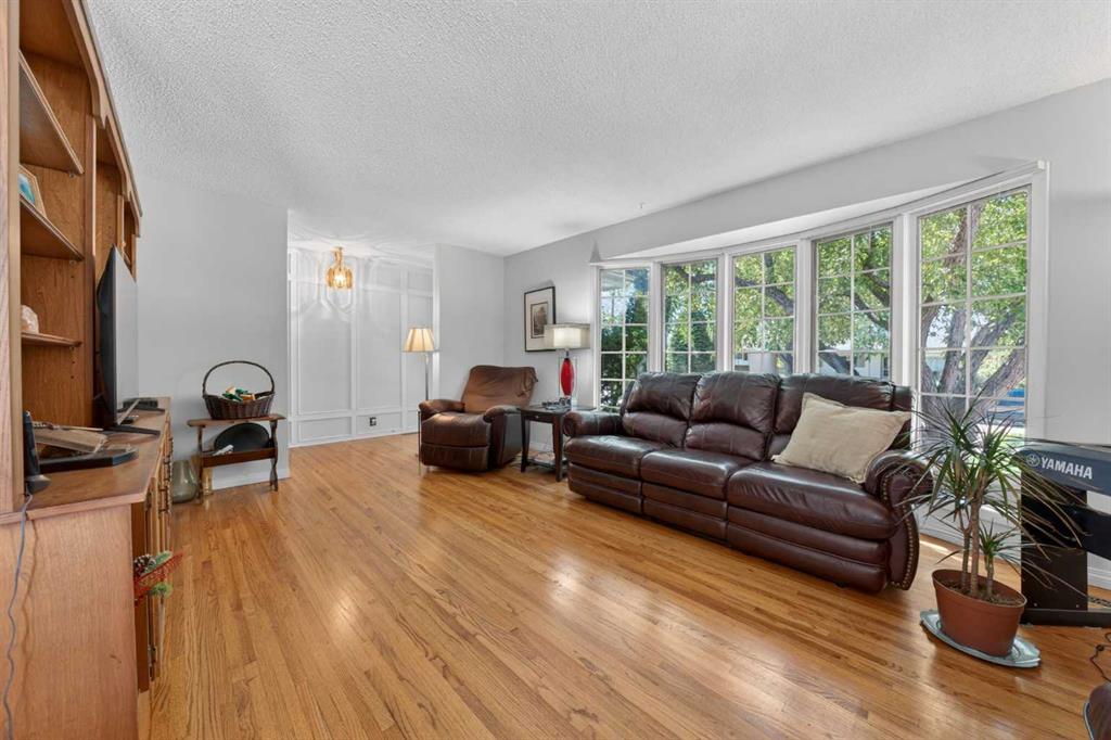 Picture for 740 Hunterston Crescent NW
