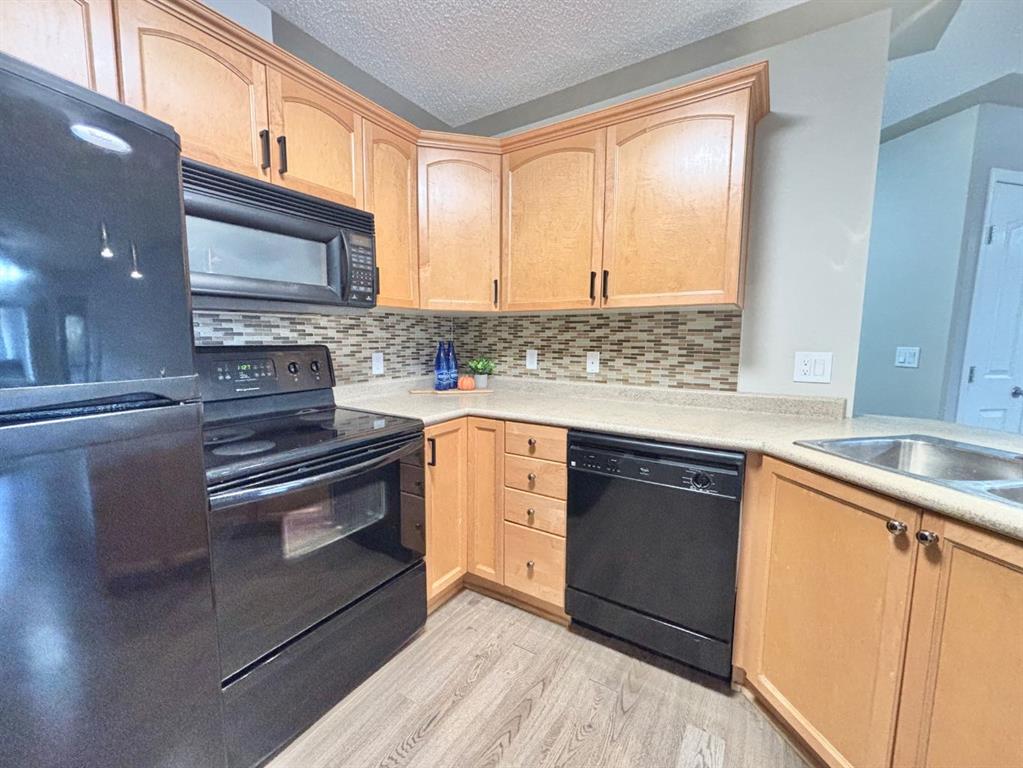 Picture for 116, 369 Rocky Vista Park NW https://www.cirrealty.ca/reb/creb/54/A2266554_14.jpg