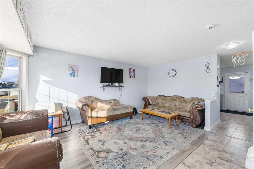 Picture for 8 Martin Crossing Crescent NE