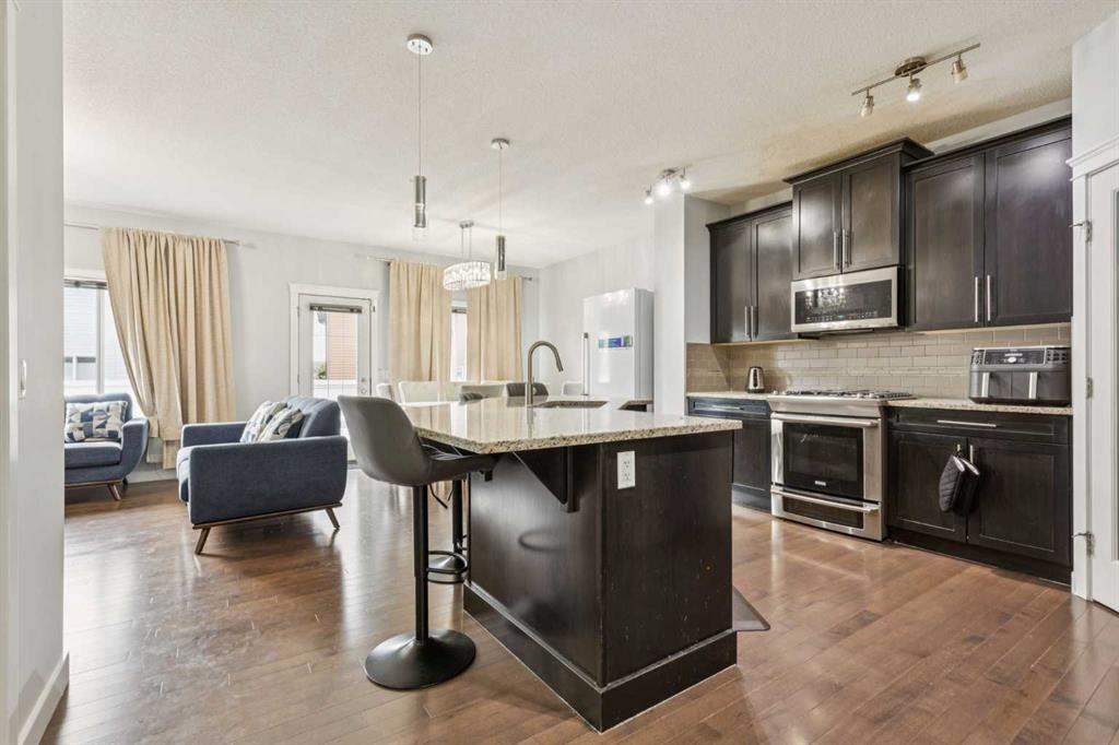 Picture for 325 Evanspark Gardens NW