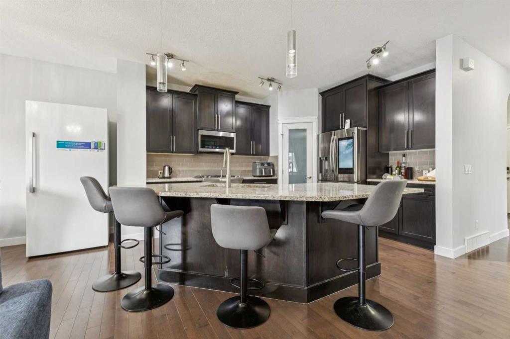 Picture for 325 Evanspark Gardens NW