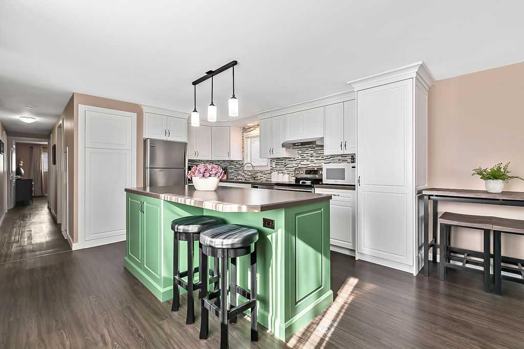 Picture for 830 Bay Road 