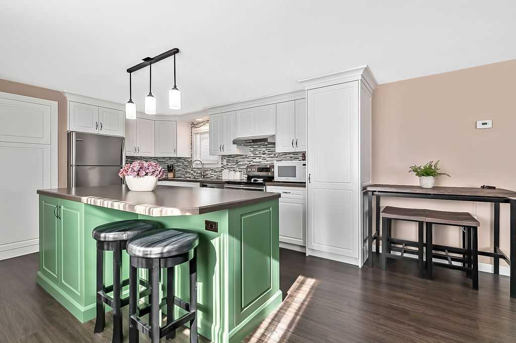 Picture for 830 Bay Road 