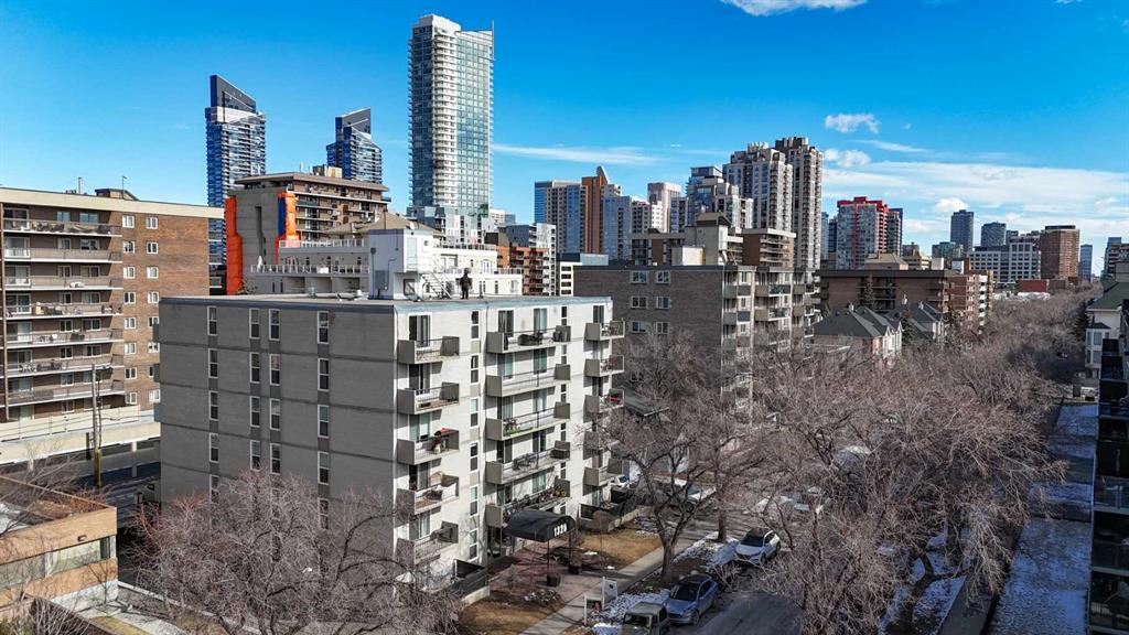 Picture for 303, 1328 13 Avenue SW