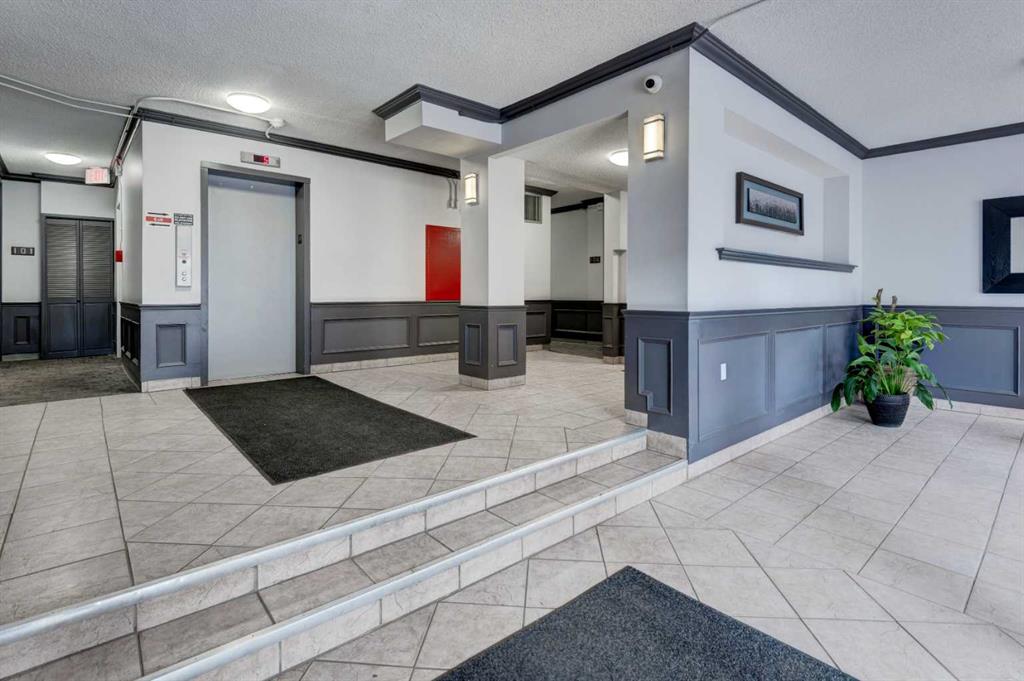 Picture for 303, 1328 13 Avenue SW