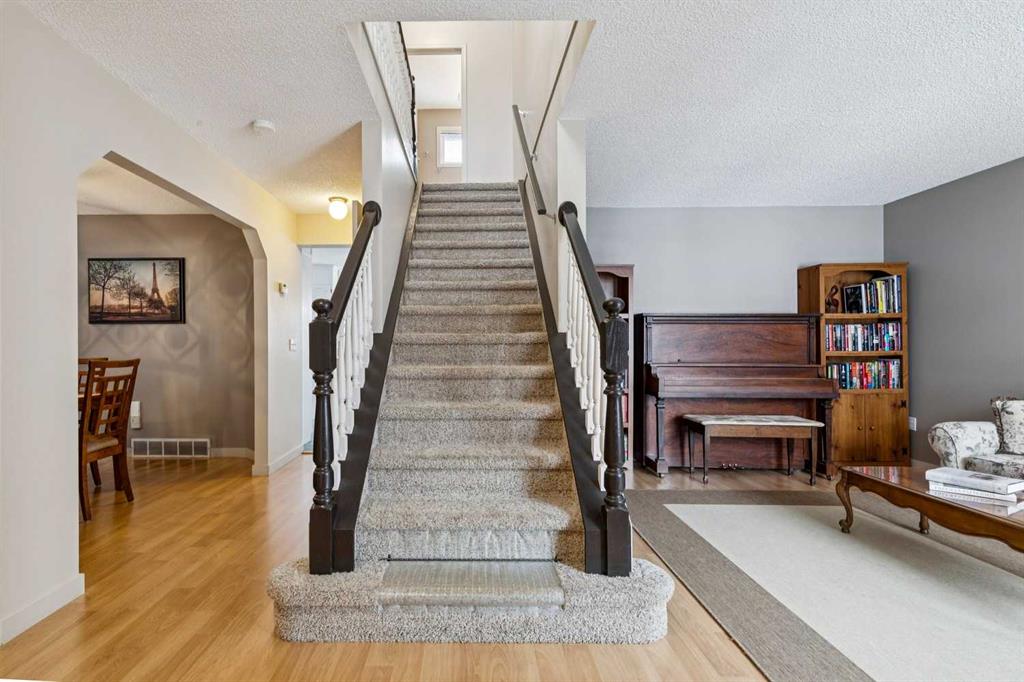 Picture for 168 Erin Meadow Close SE