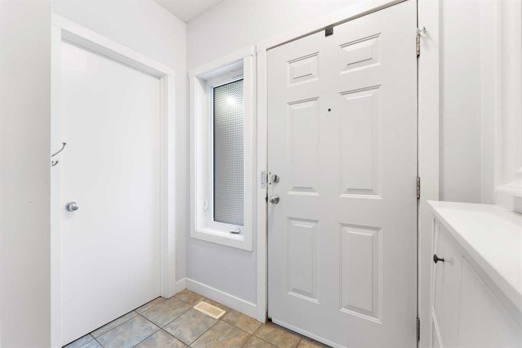 Picture for 2, 1620 27 Avenue SW