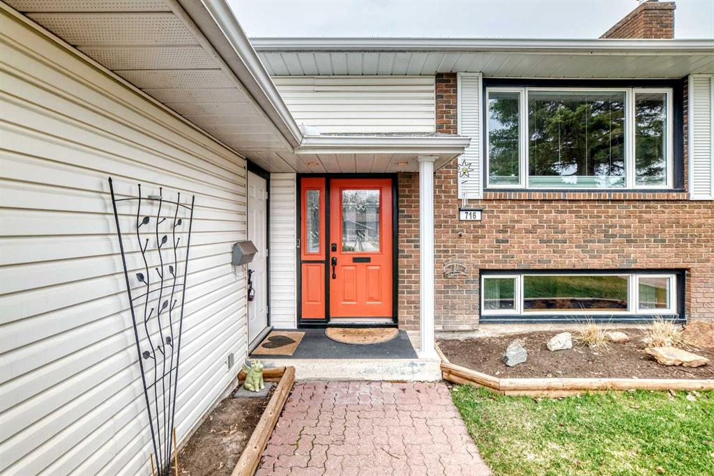 Picture for 716 Queensland Drive SE