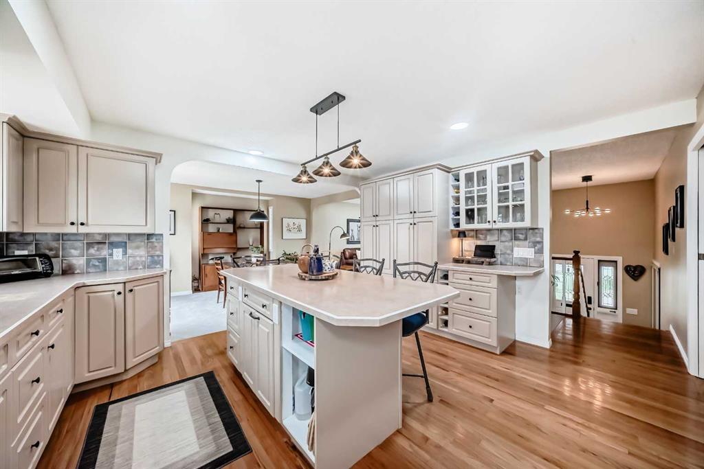 Picture for 716 Queensland Drive SE