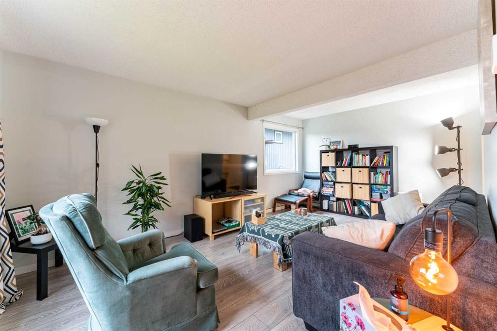Picture for 332 Deer Run Crescent SE