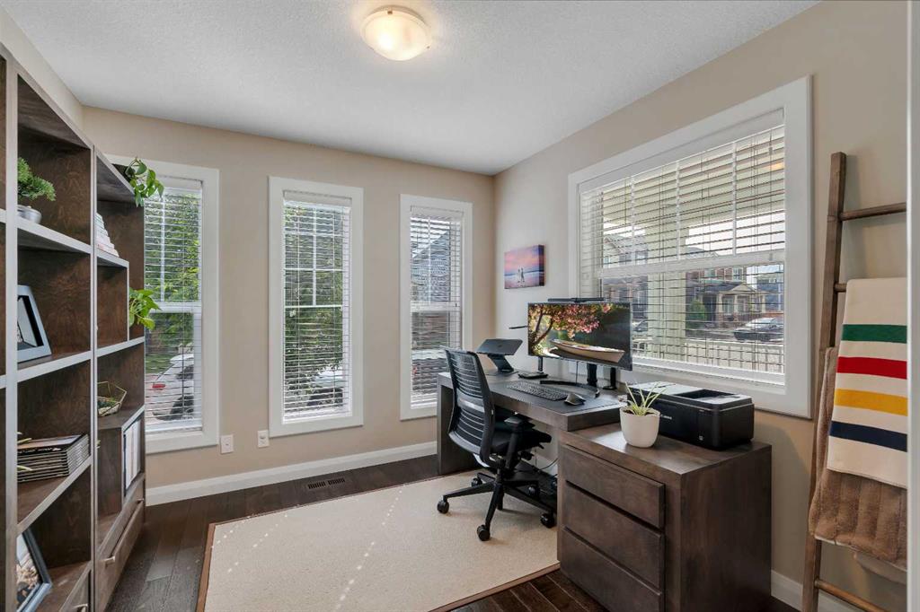 Picture for 18 Evanscrest Rise NW