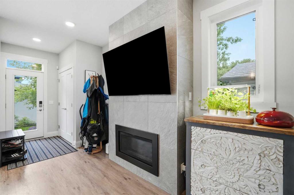 Picture for 425 23 Avenue NE