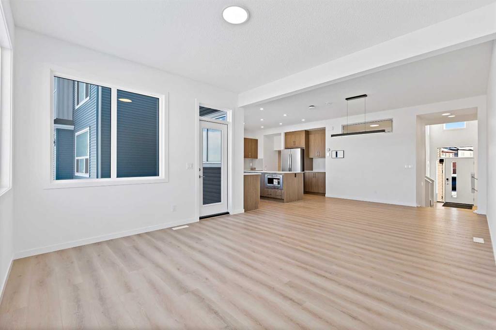 Picture for 409 Corner Glen Way NE