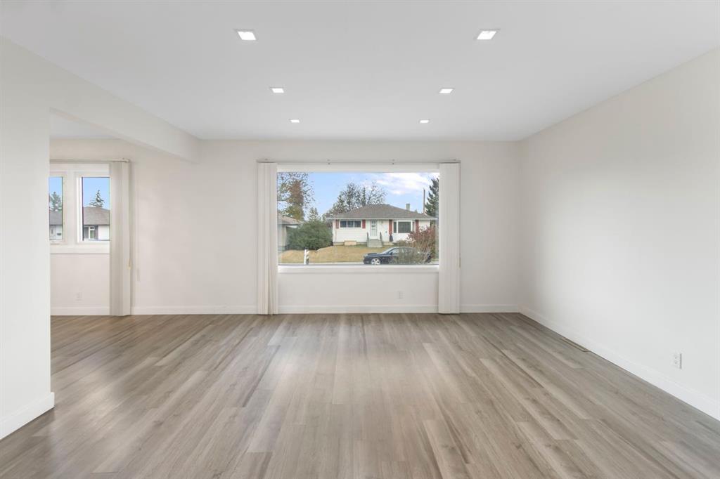 Picture for 6023 Thornbank Drive  https://www.cirrealty.ca/reb/creb/55/A2266755_11.jpg