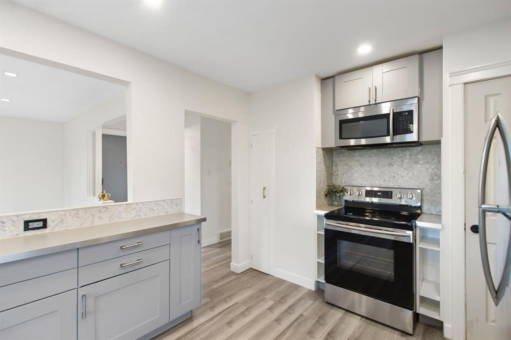Picture for 6023 Thornbank Drive  https://www.cirrealty.ca/reb/creb/55/A2266755_17.jpg