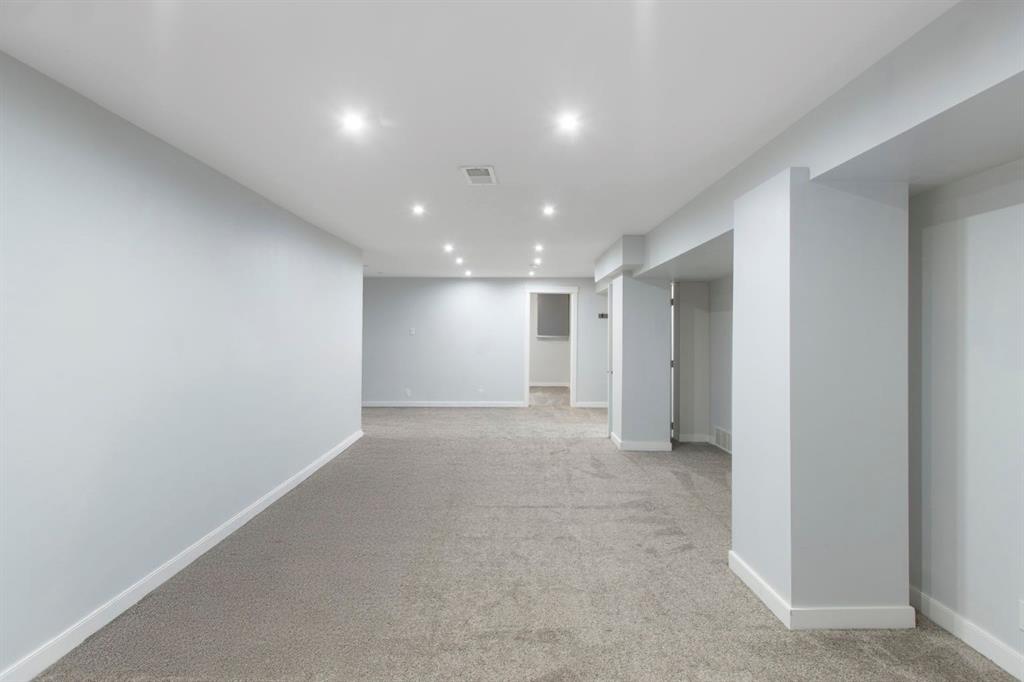 Picture for 6023 Thornbank Drive  https://www.cirrealty.ca/reb/creb/55/A2266755_31.jpg