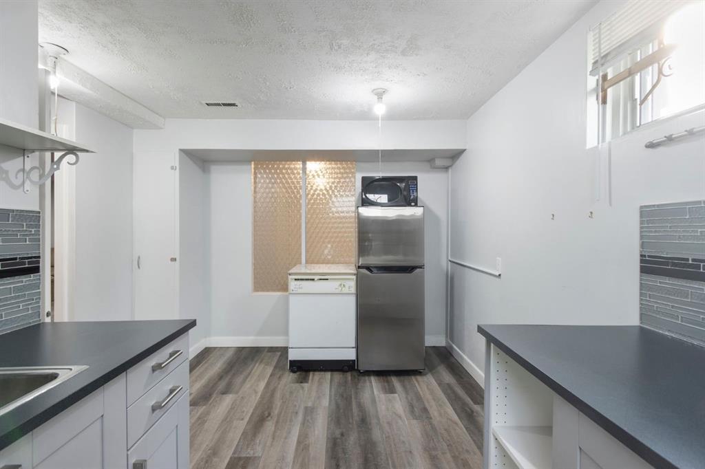 Picture for 6023 Thornbank Drive  https://www.cirrealty.ca/reb/creb/55/A2266755_45.jpg