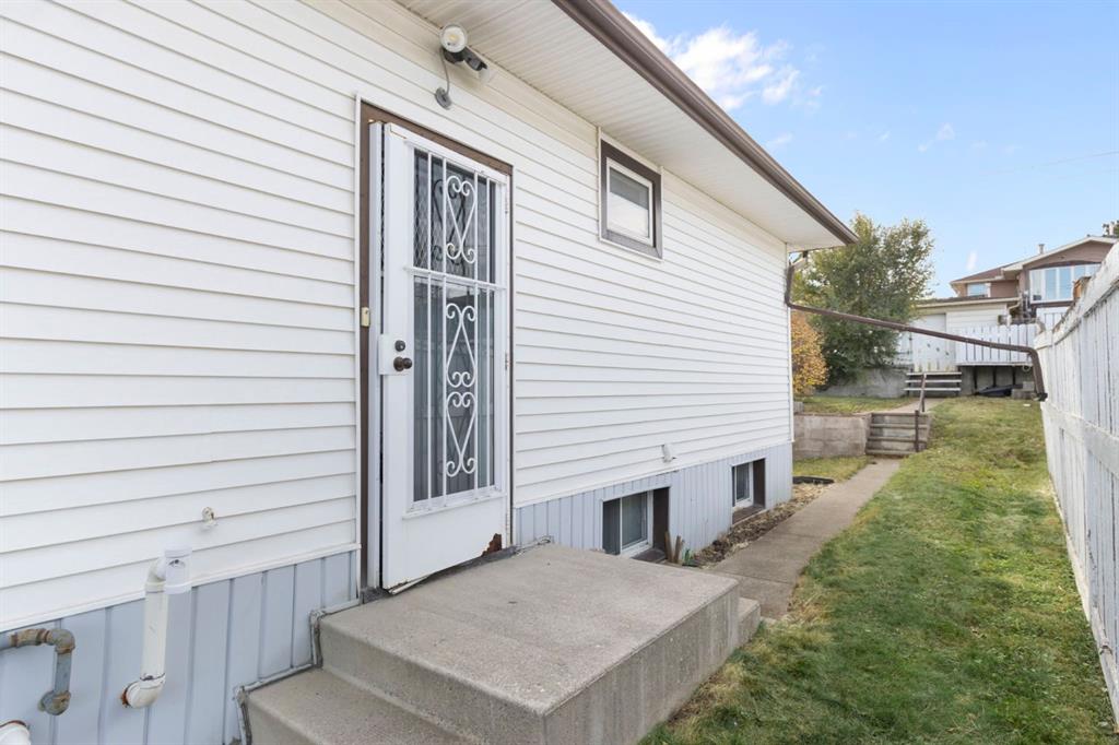 Picture for 6023 Thornbank Drive  https://www.cirrealty.ca/reb/creb/55/A2266755_46.jpg