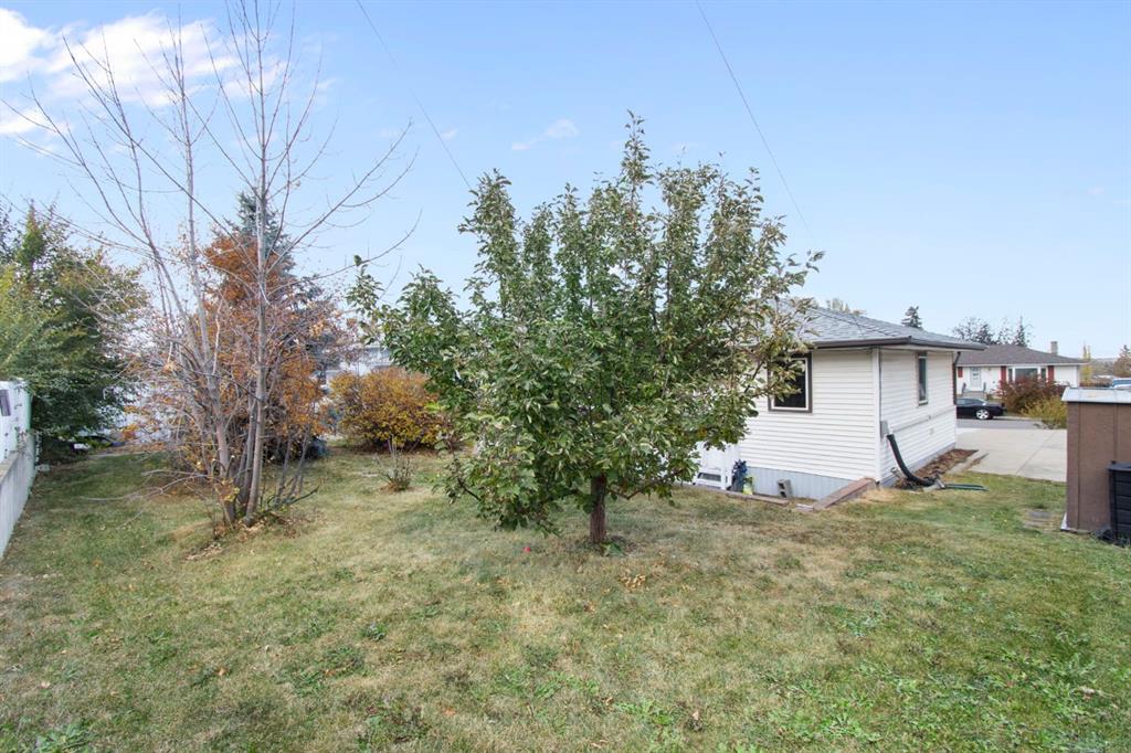 Picture for 6023 Thornbank Drive  https://www.cirrealty.ca/reb/creb/55/A2266755_48.jpg