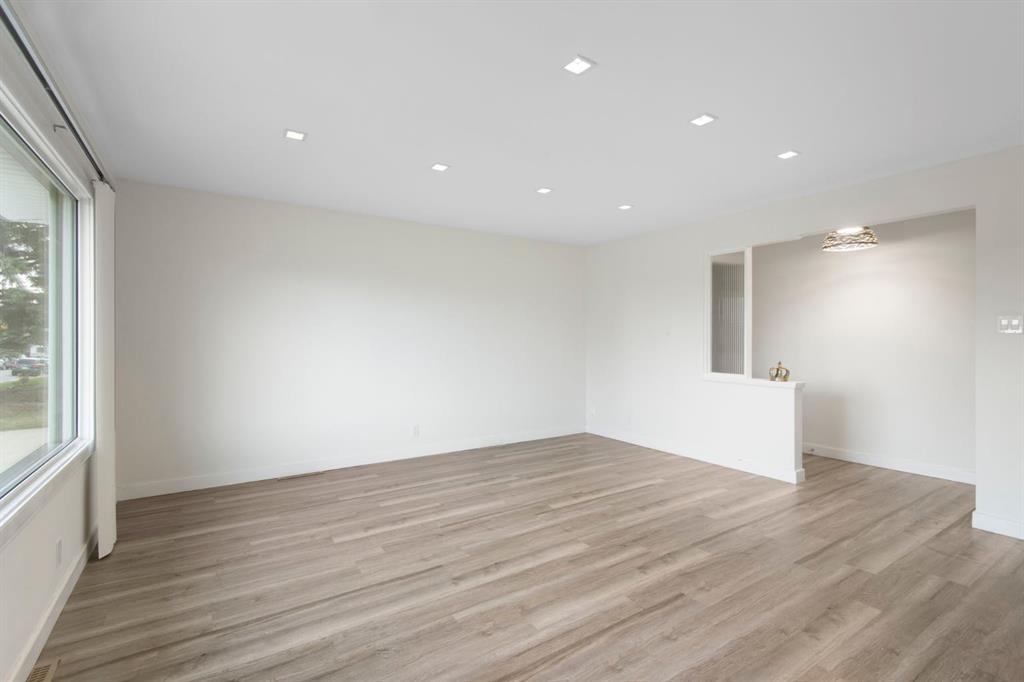 Picture for 6023 Thornbank Drive  https://www.cirrealty.ca/reb/creb/55/A2266755_7.jpg