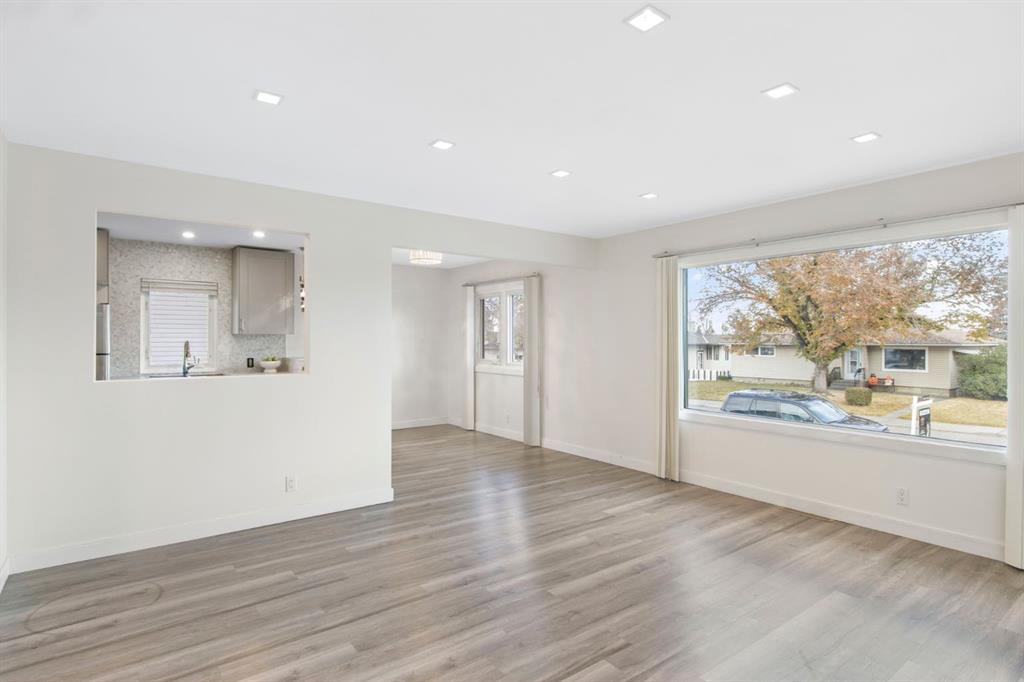 Picture for 6023 Thornbank Drive  https://www.cirrealty.ca/reb/creb/55/A2266755_9.jpg