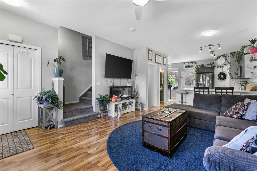 Picture for 403, 703 Luxstone Square SW