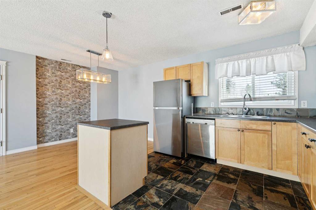 Picture for 1104, 1540 29 Street NW