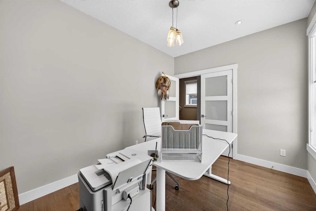 Picture for 435 31 Avenue NW