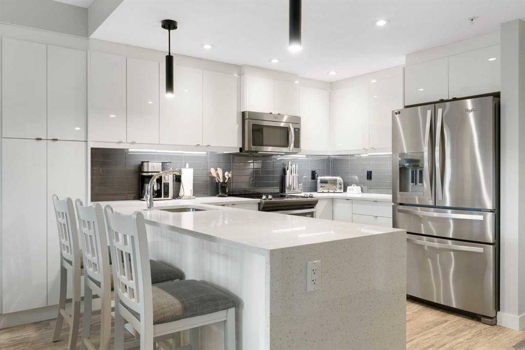 Picture for 227, 15 Aspenmont Heights SW