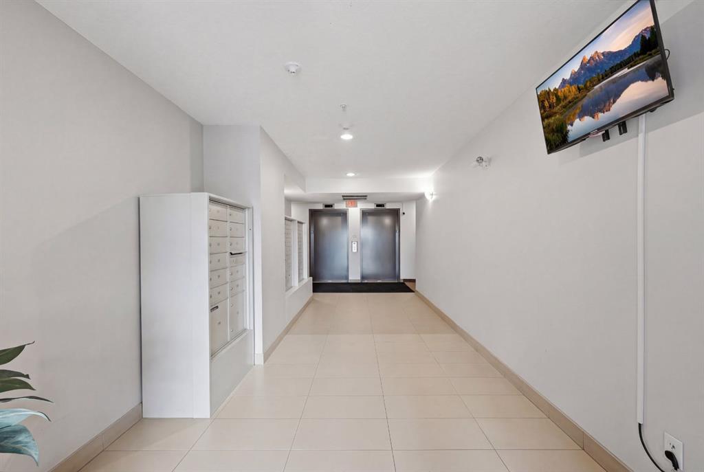 Picture for 2119, 175 Panatella Hill NW