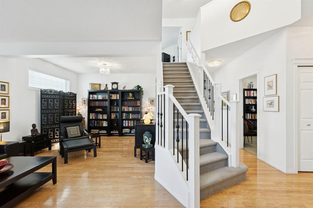 Picture for 42 Cresthaven Way SW
