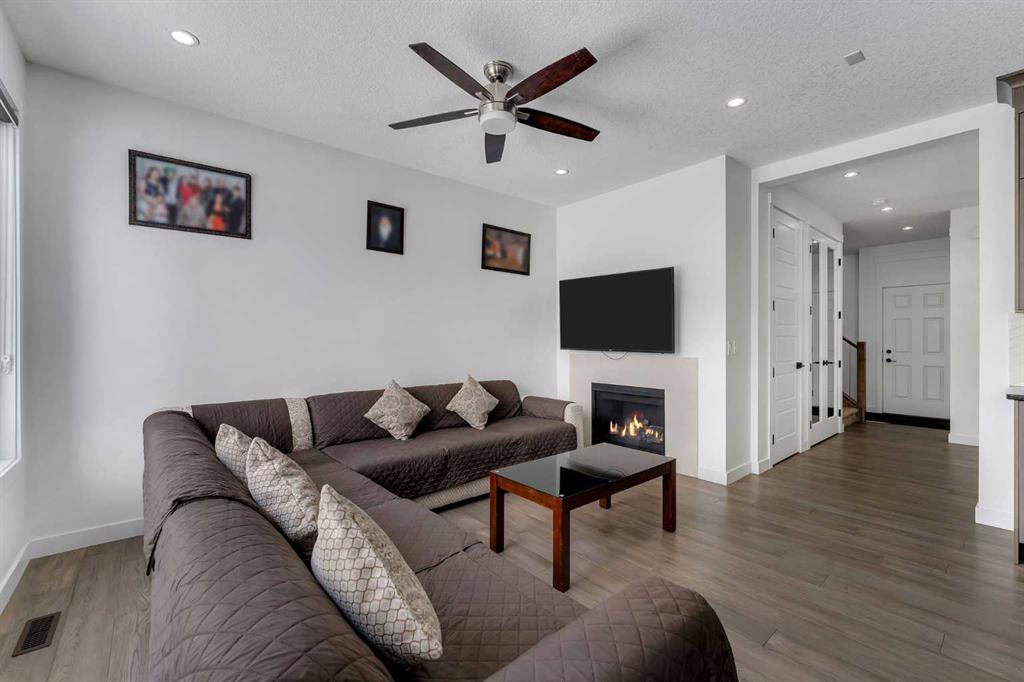 Picture for 43 Saddlelake Manor NE