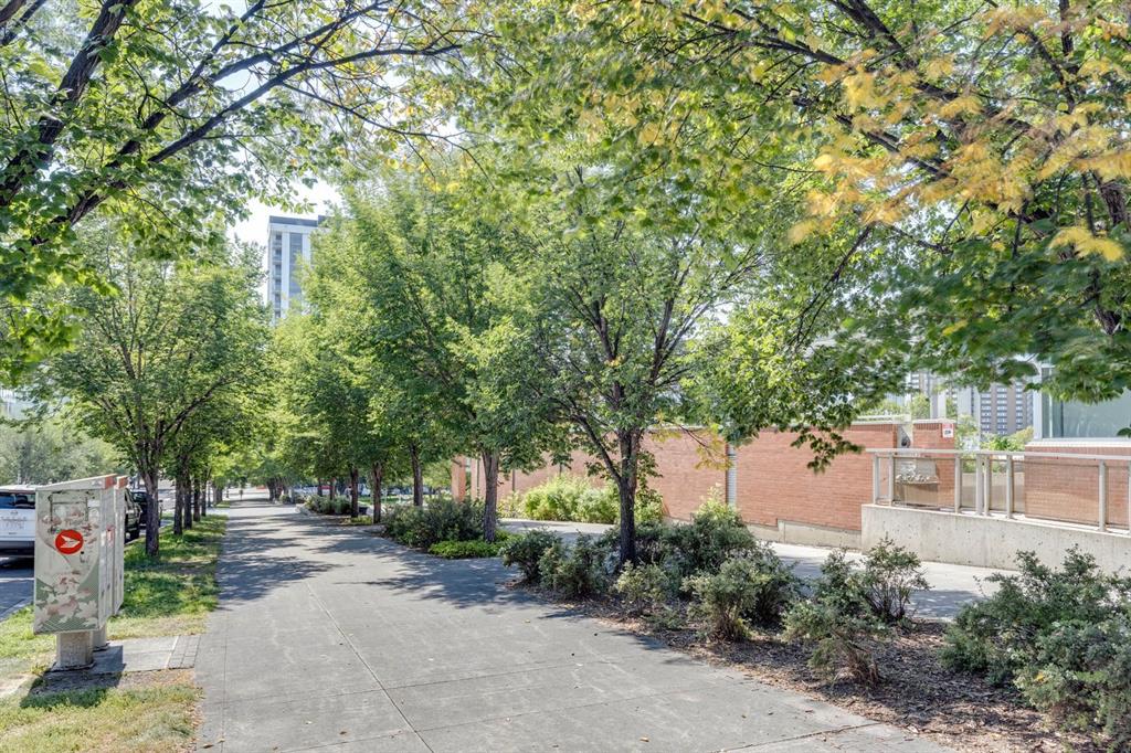 Picture for 108, 990 Centre Avenue NE