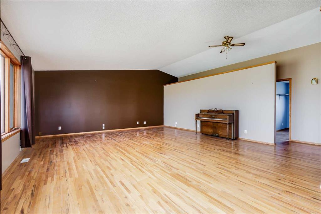 Picture for 200, 274128 320 Street E