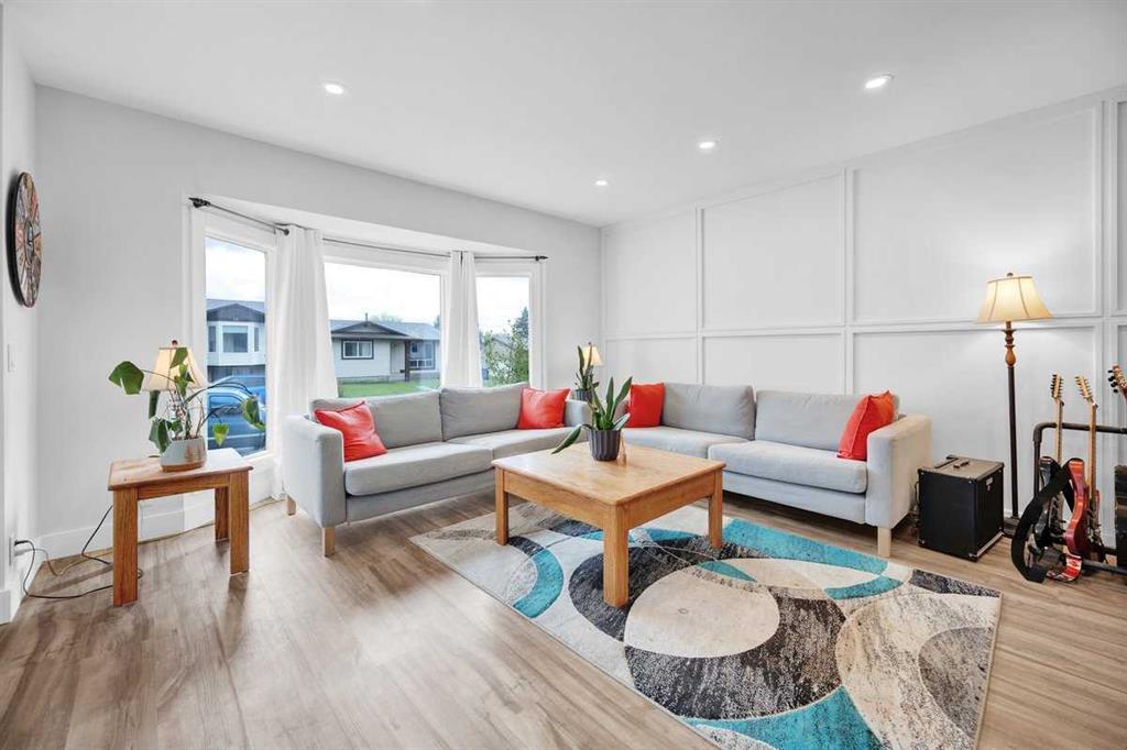 Picture for 22 Sandstone Crescent SE