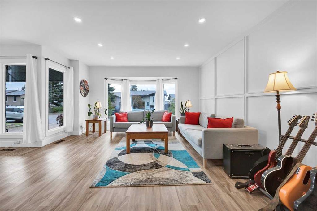 Picture for 22 Sandstone Crescent SE