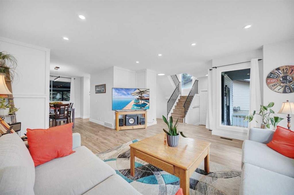 Picture for 22 Sandstone Crescent SE