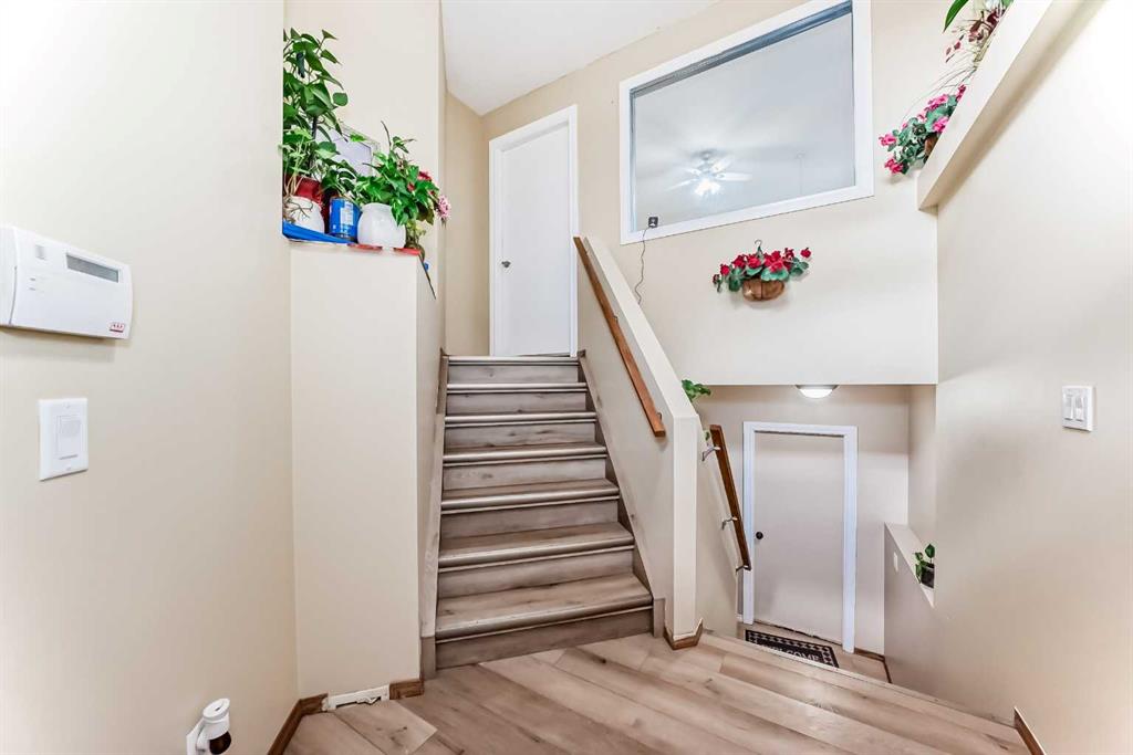 Picture for 30 Covehaven View NE